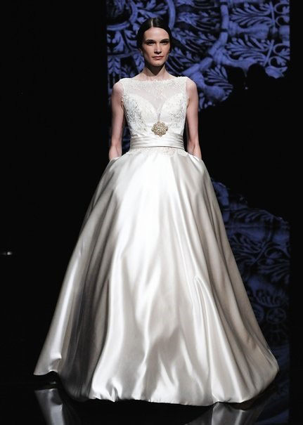 sposa Toro abito con tasche