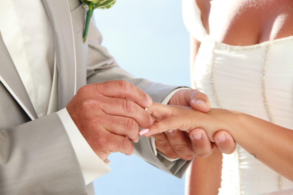 Rainbow wedding sposarsi a santorini