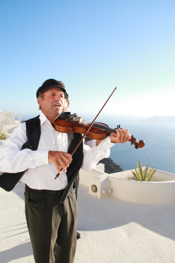 Rainbow wedding sposarsi a santorini