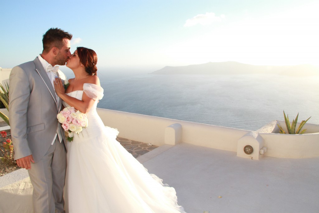 Rainbow wedding sposarsi a santorini