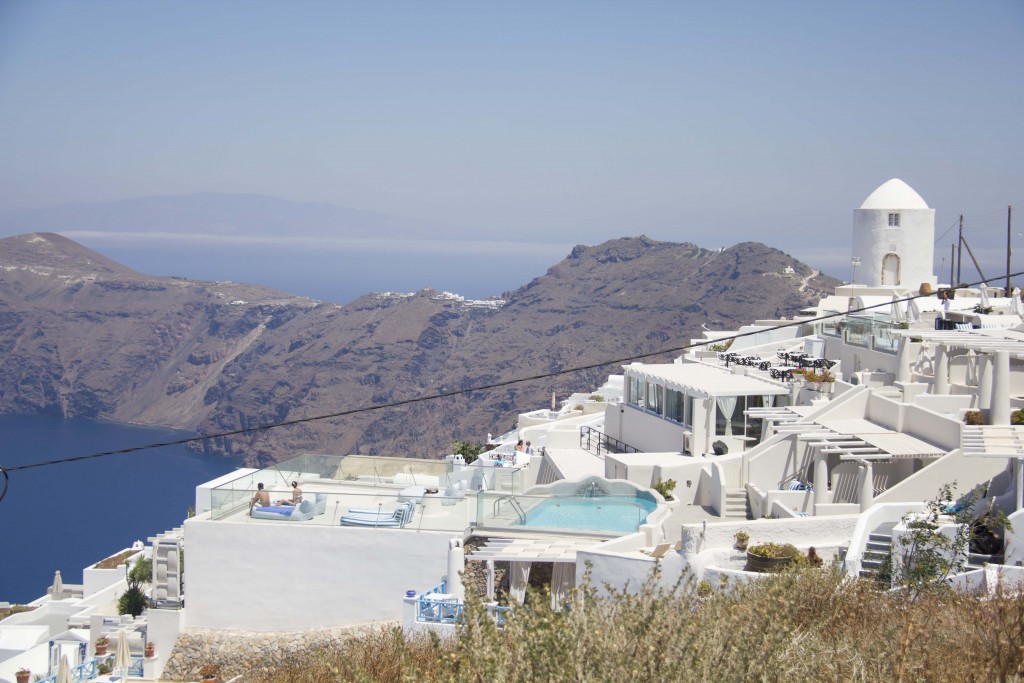 Rainbow wedding sposarsi a santorini